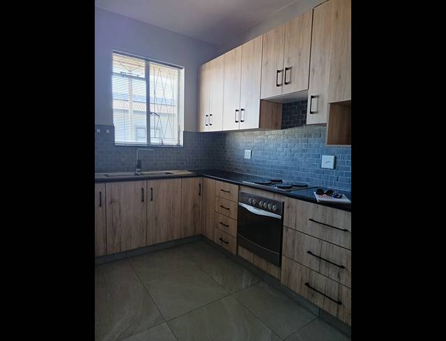 2 BEDROOM FLAT FOR SALE IN GQEBERHA CENTRAL